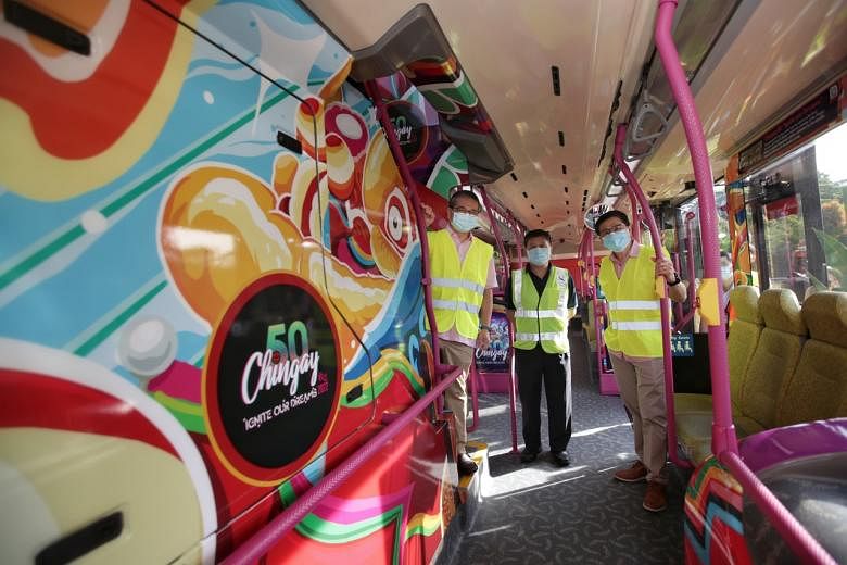 Des bus conçus comme des chars Chingay pour sillonner les routes