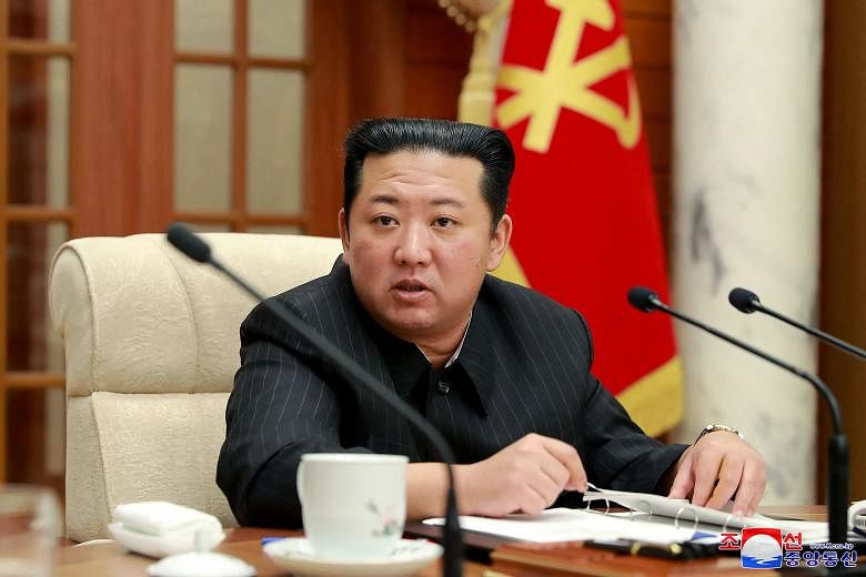 La Corée du Nord confirme les derniers tests d’armes alors que Kim visite une “importante” usine de munitions
