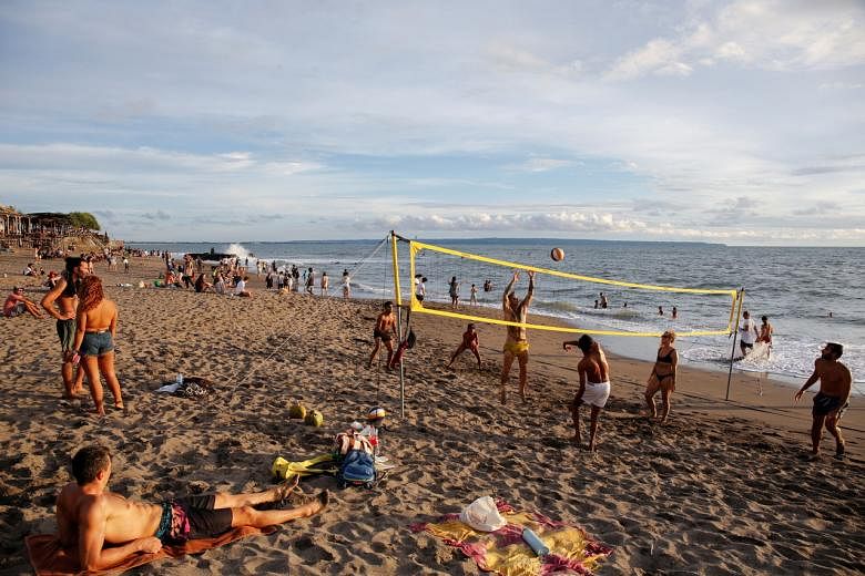 Indonesia mengatakan Bali akan dibuka kembali untuk pelancong asing