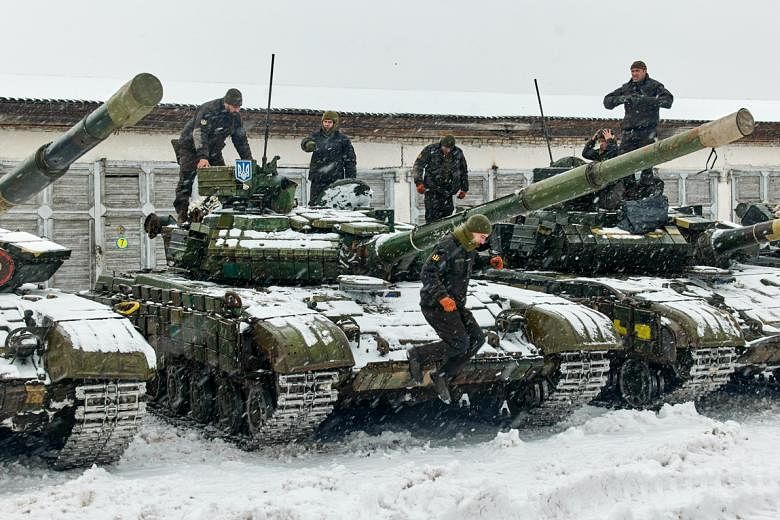 L’Ukraine annonce un plan de renforcement de l’armée, les Européens se rallient à Zelenskiy