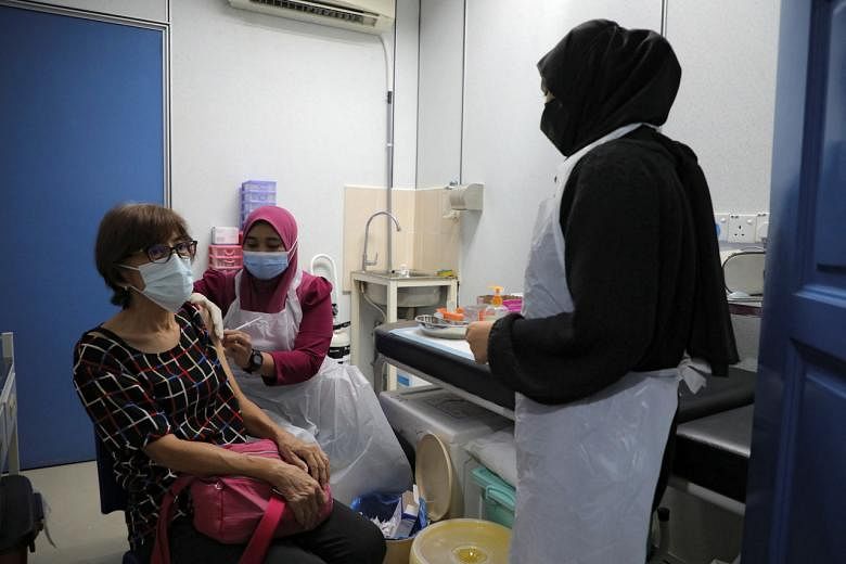 Kelompok berisiko tinggi di Malaysia harus mengambil suntikan booster untuk mempertahankan hak vaksinasi Covid-19