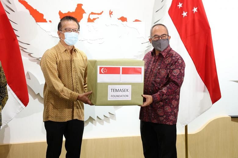 Singapura beri Indonesia peralatan dan suplai medis senilai $18,8 juta untuk melawan gelombang Omicron