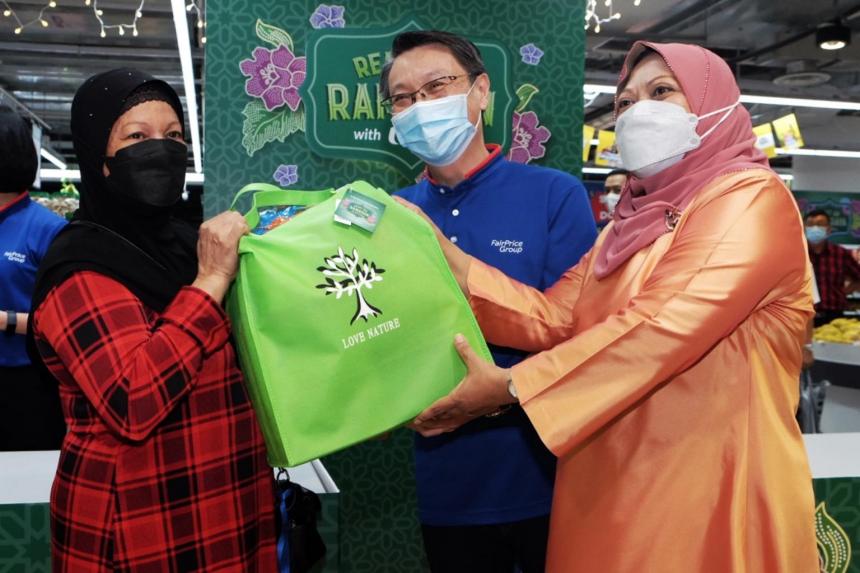 FairPrice Donates 40 000 To Mendaki As Part Of Annual Ramadan Outreach 
