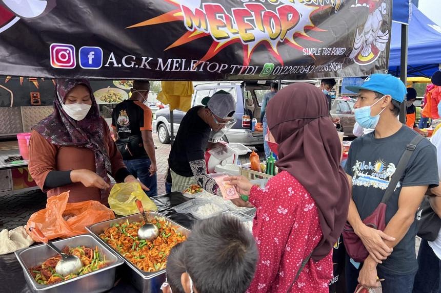 Thousands throng Ramadan bazaars in Malaysia, raising crowd control ...