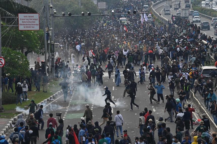 Indonesia Police Fire Tear Gas To Disperse Protest At Parliament | The ...