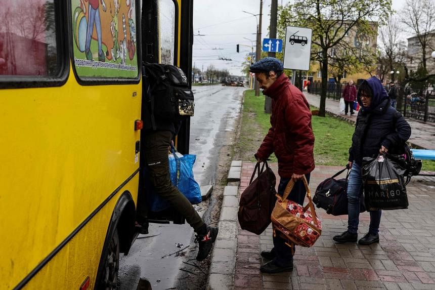 Kiev suspend les évacuations civiles de l’est de l’Ukraine