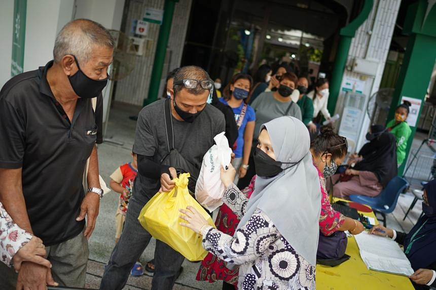 Lower-income families get festive gift packs containing healthier foods ...