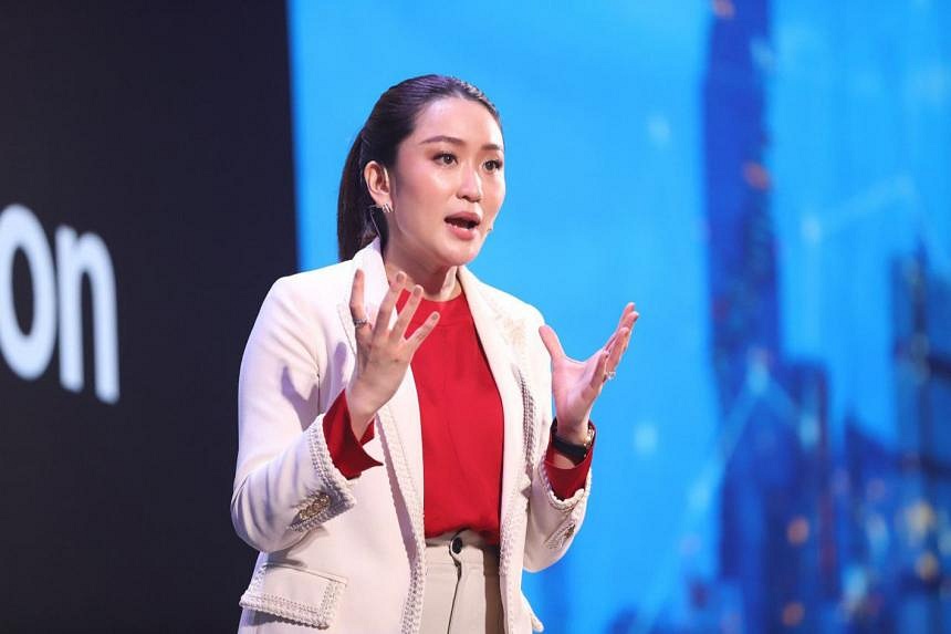 Thaksin's Daughter Takes Centre Stage At Party Assembly; Outlines Five ...