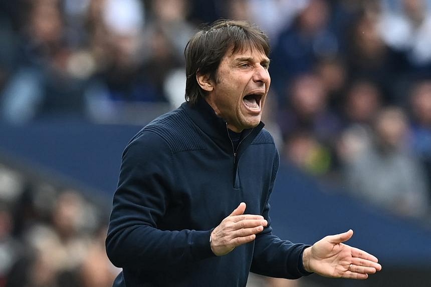 Calcio: il Tottenham deve tenere Conte, acquistare i migliori giocatori per trasformarli in contendenti al titolo: Sheringham