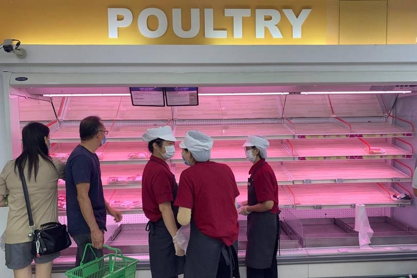 Fresh chicken snapped up at S'pore wet markets, supermarkets after Malaysia announces export ban