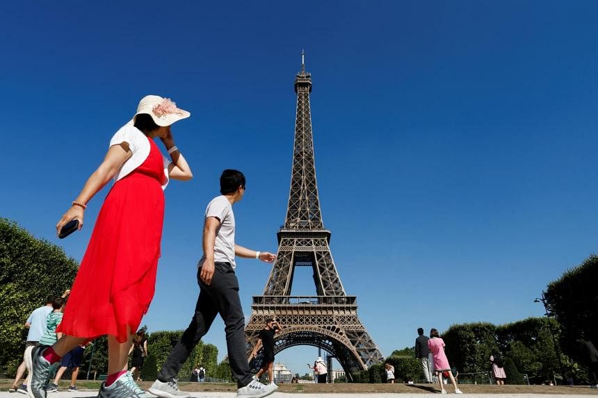 20 étudiants se rendent à Paris en janvier 2023 alors que NUS Overseas s’étend en France
