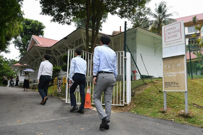 PM Lee among S poreans Japanese residents to pay their last