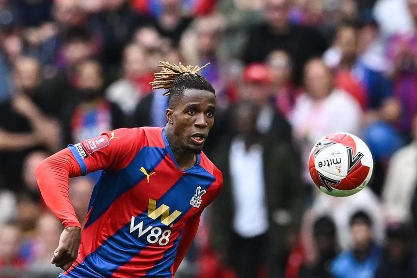 Zaha wants to stay at Crystal Palace amid links to Mourinho's Roma, claims  Vieira