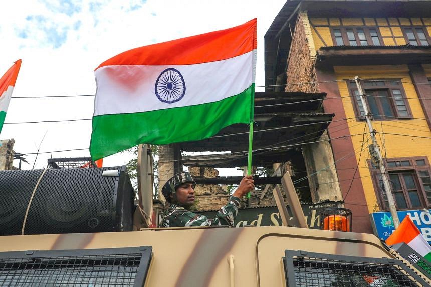 India dismisses more than 50 officials for alleged separatist activity in  Kashmir - EFE Noticias