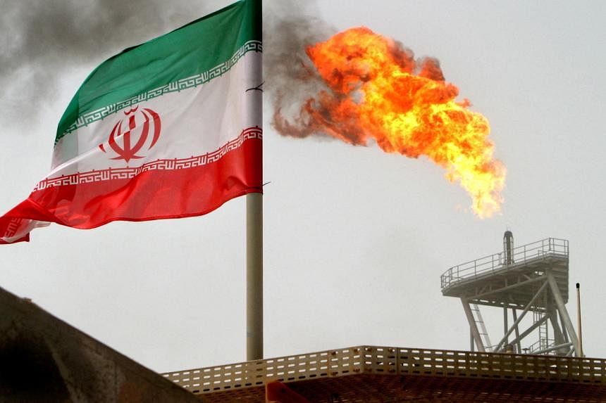 US imposes new sanctions on Iran oil exports, targets Chinese firms
