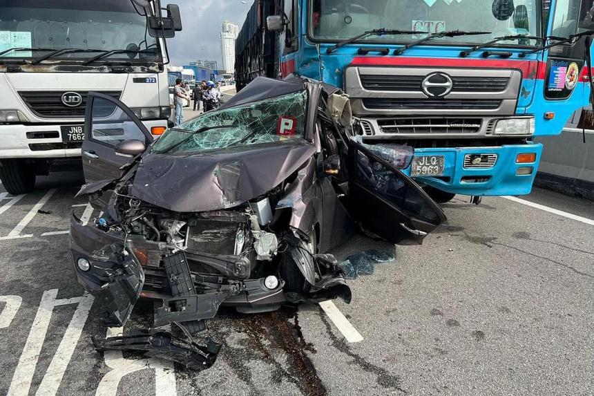Road accident involving multiple vehicles at Causeway causes delays ...