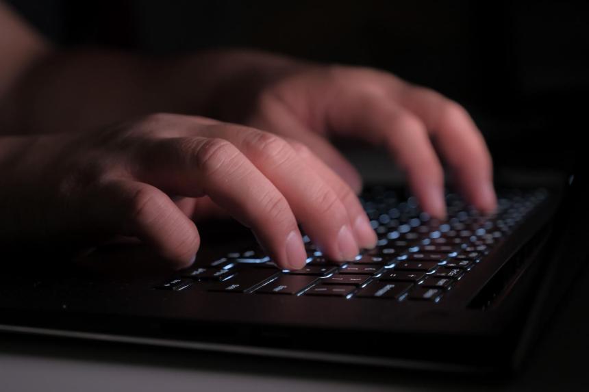 Scammers Tricked 17 Year Old Foreign Student Into Becoming Their