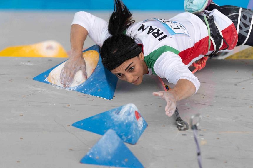 Crowd Welcomes Home Iranian Climber Who Competed Without Hijab | The ...