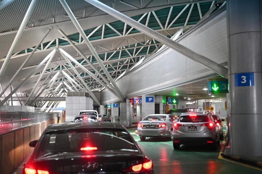 Johor Bahru checkpoint closes one zone for renovation The Straits Times