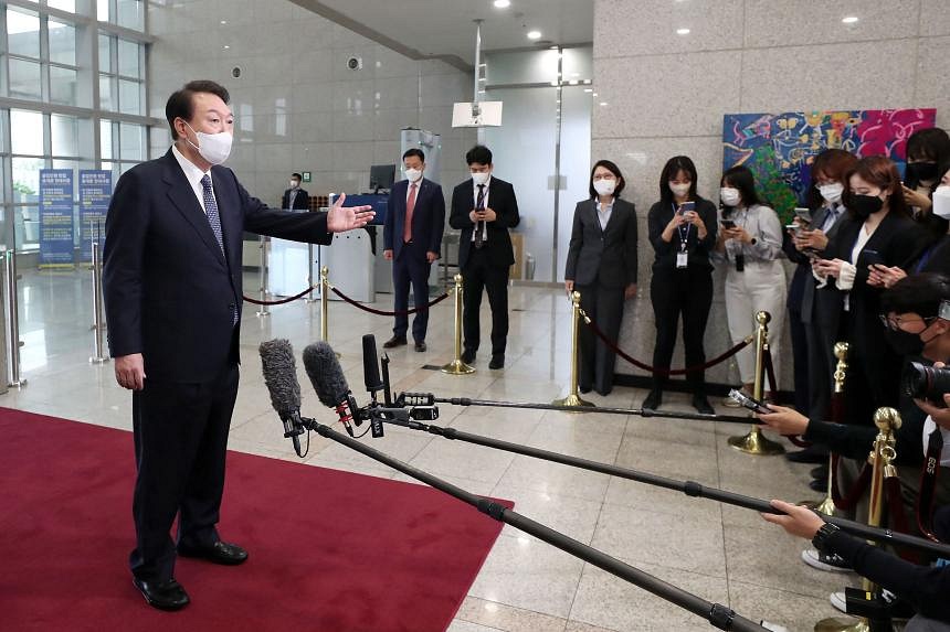 South Korea's Yoon Suspends Media Briefing Amid Row Over Banning ...