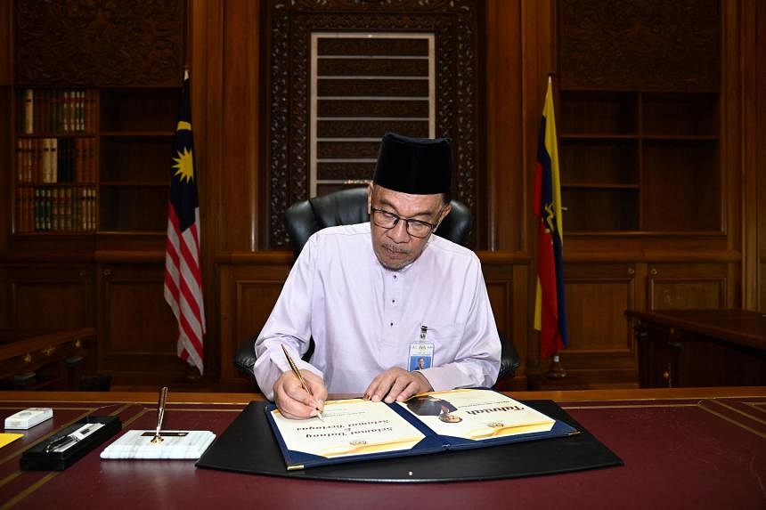 Malaysia’s New PM Anwar Says He Has Two-thirds Majority Support In ...