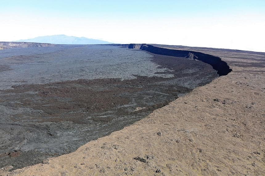 Hawaiis Mauna Loa Volcano Begins Eruption Alert Level Raised Usgs