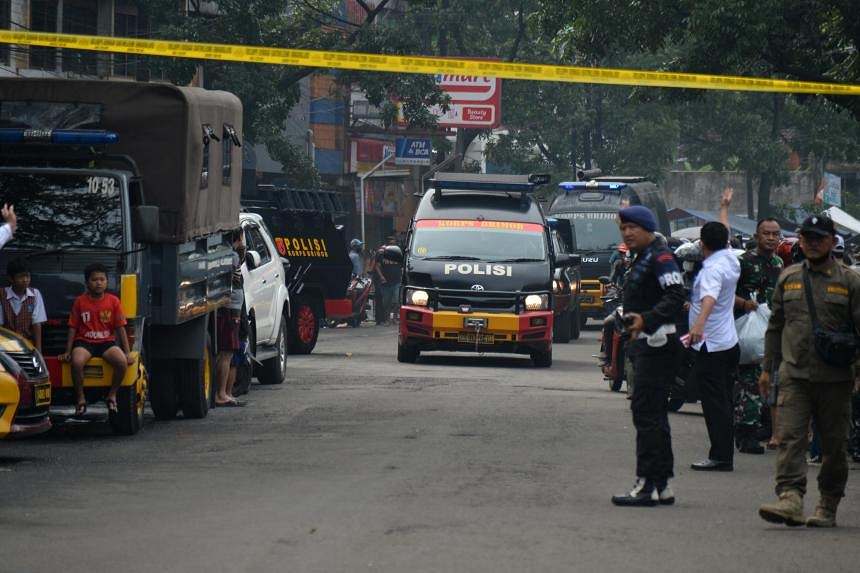 Indonesia Police Station Blast Kills 2 In Suspected Suicide Attack ...