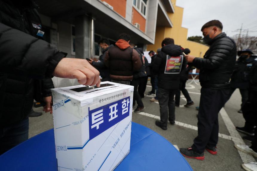 Truckers’ union in South Korea votes to end strike amid govt, public ...