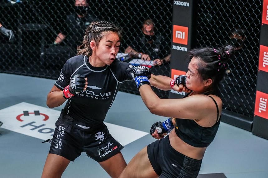 In February 2021, she made her professional debut and defeated Sunisa Srisan through submission.