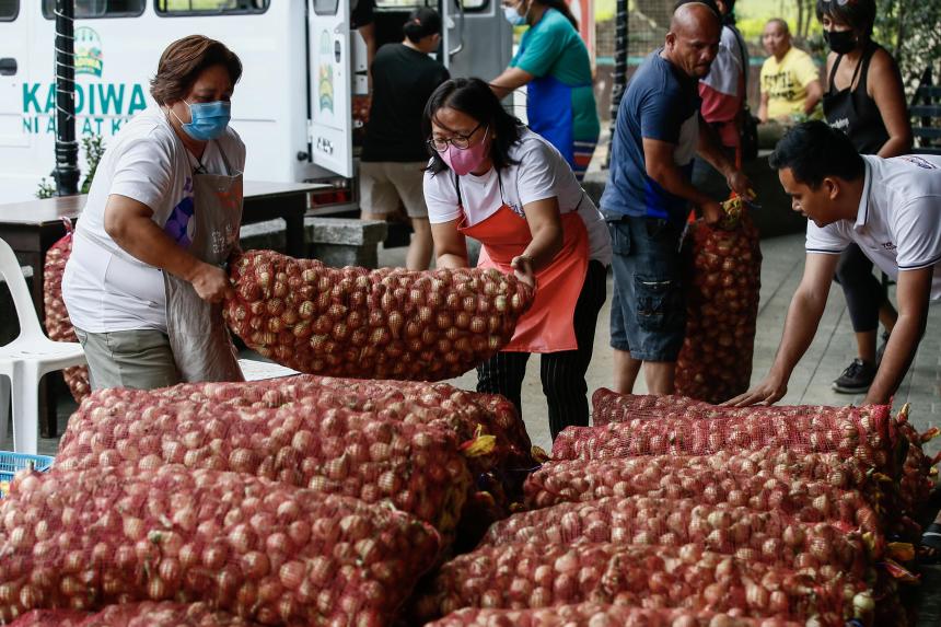 Philippines to import 21,000 tonnes of onions to help inflationhit consumers The Straits Times