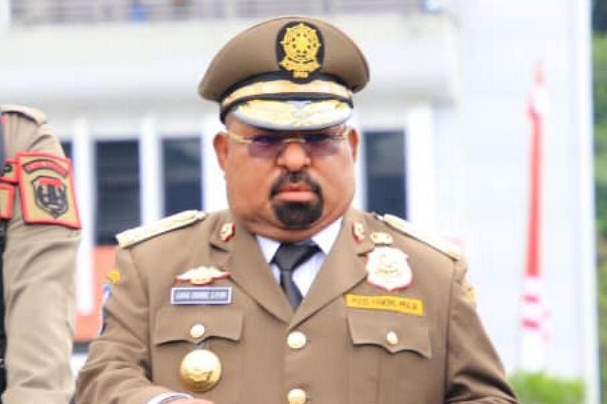 Badan antikorupsi Indonesia menangkap gubernur Papua atas tuduhan penyuapan