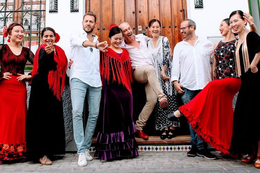 Hogar lejos de casa: El singapurense lidera giras flamencas en España