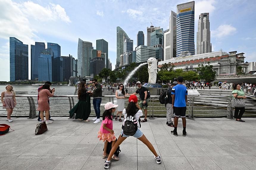 Singapura adalah salah satu negara pertama yang dikagumi orang Indonesia, tetapi China dan Barat lebih buruk: sebuah survei