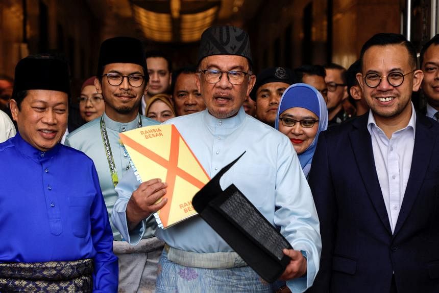 马来西亚总理安瓦尔在关键的州民意调查之前扩大了 2023 年预算