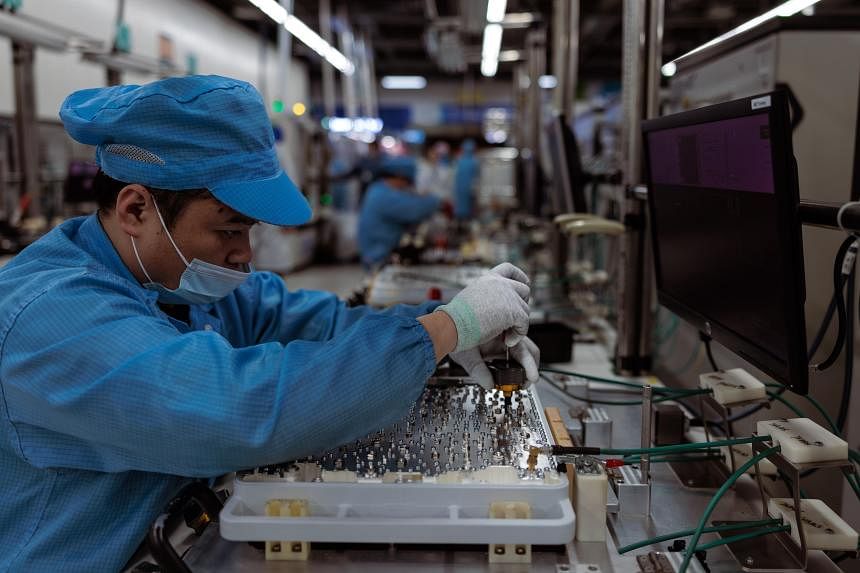 China factory activity stuns with fastest growth in a decade