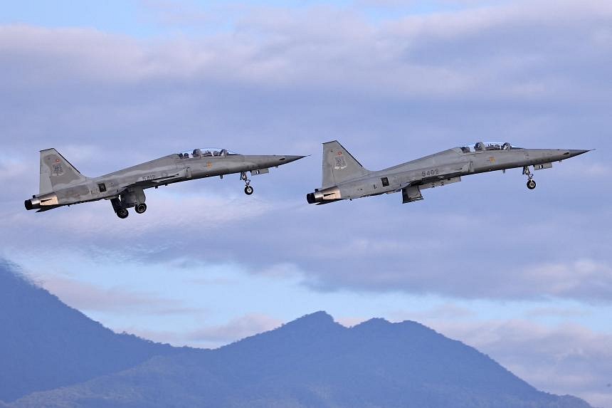 Taiwan reports 19 Chinese air force planes in its air defence zone ...