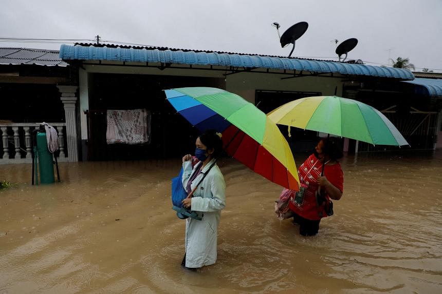 马来西亚洪水疏散人数飙升至近49,000人