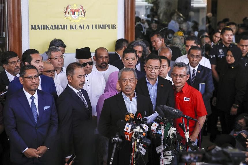 前马来西亚总理穆海丁的刺激计划时间表和随后的贪污指控
