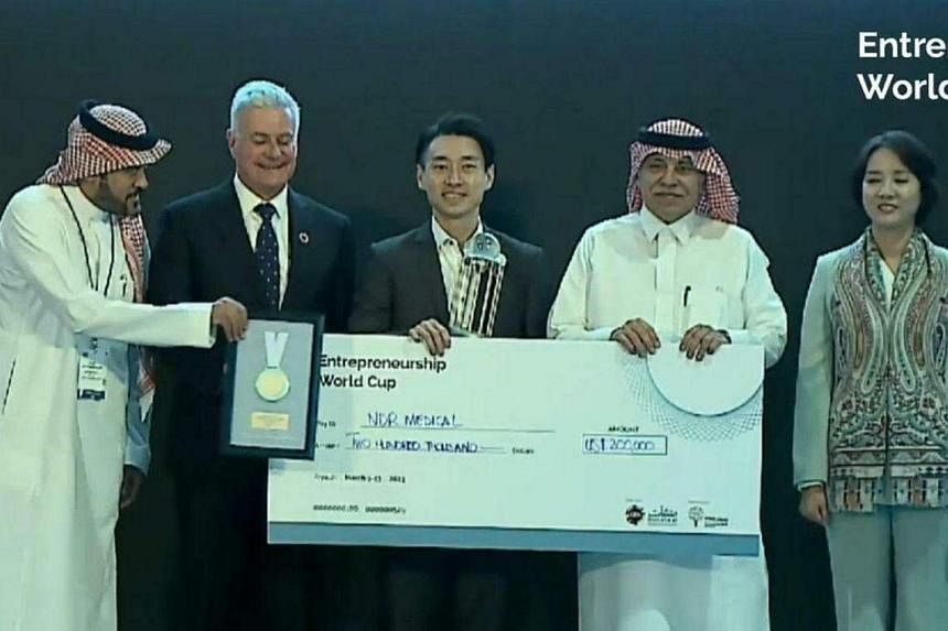شركة سنغافورة تفوز بالجائزة العالمية للروبوتات الجراحية