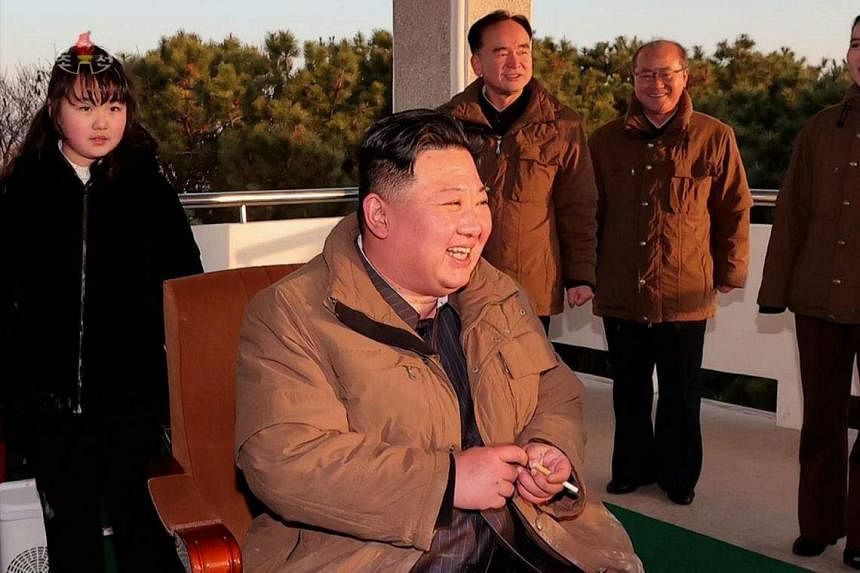 김정은 북한 국무위원장의 딸이 2500달러짜리 크리스찬 디올 재킷을 입은 모습이 포착됐다.