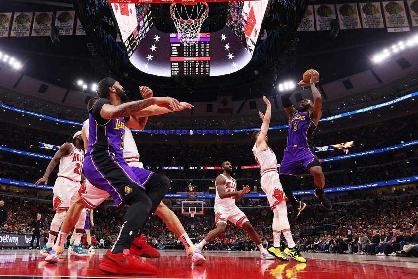 Anthony Davis, LeBron James Power Lakers Past Bulls | The Straits Times