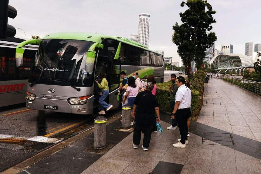 尽管工资上涨，但新加坡的旅行社和巴士公司仍面临司机短缺