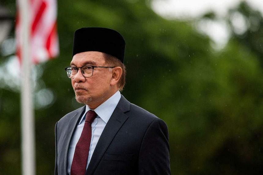 马来西亚总理安瓦尔面临艰难攀登以吸引马来人选票