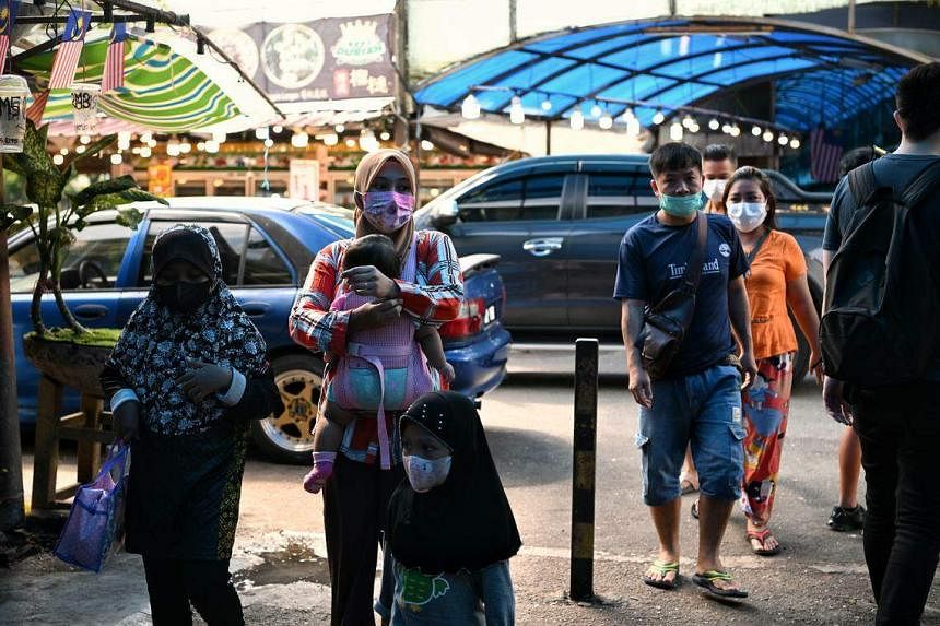 Se insta a los habitantes de Johor a usar máscaras faciales a medida que se informan más casos de Covid-19 en medio de las celebraciones de Eid