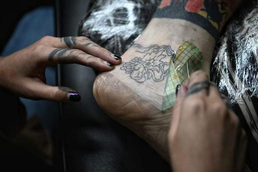 For those wondering how an under the fingernail tattoo ages :  r/TattooDesigns