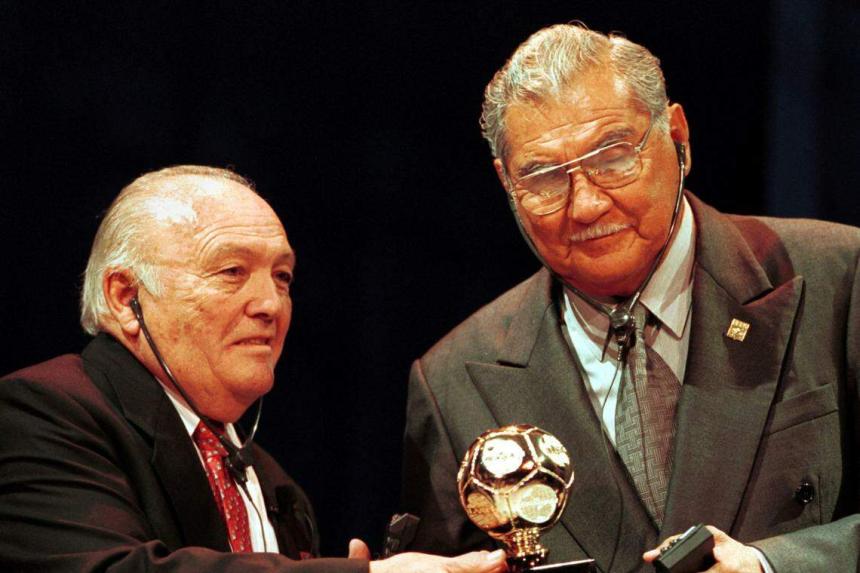 Record-breaking World Cup goalkeeper Antonio Carbajal dies aged 93
