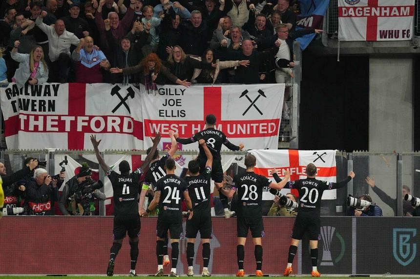 West Ham United 2-1 AZ Alkmaar: Hammers fight back to win first
