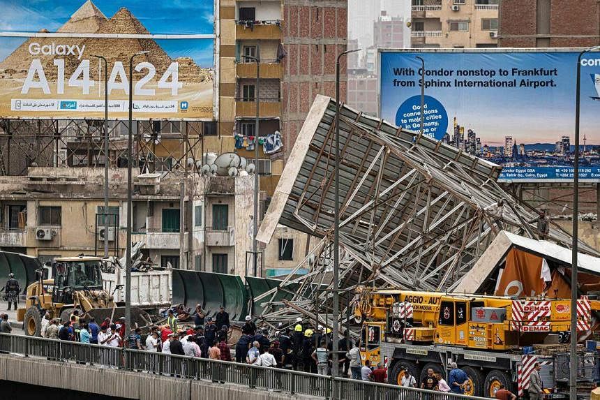 Sandstorm brings down billboard in Cairo, kills one and injures