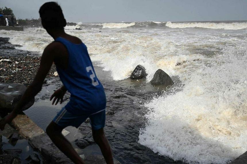 Seven Die As Cyclone Barrels Towards Western India, Pakistan 