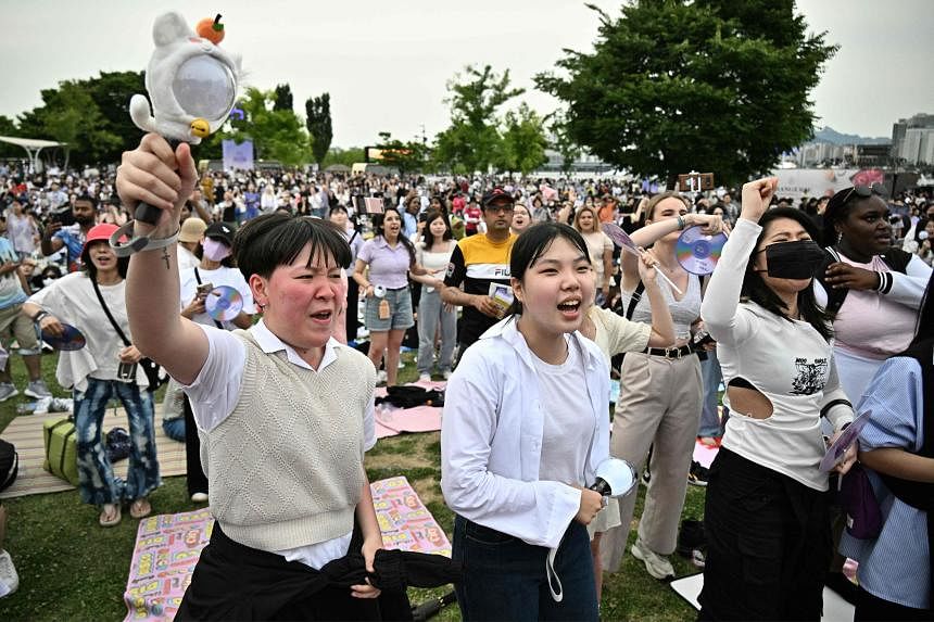 Seoul Hosts Large Crowds As Bts Fans Celebrate 10th Anniversary The Straits Times 